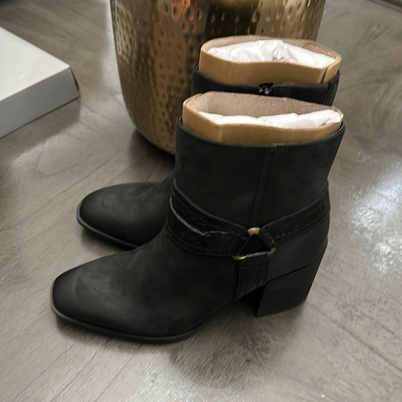 Womens Vionic Carnelia in Black Leather - Picture 11 of 13